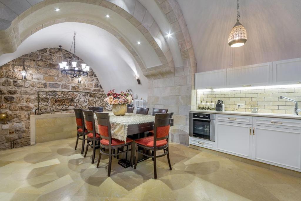 Western Wall Luxury House - Avraham เยรูซาเลม ภายนอก รูปภาพ