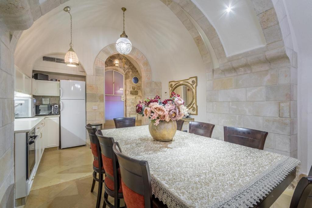 Western Wall Luxury House - Avraham เยรูซาเลม ภายนอก รูปภาพ