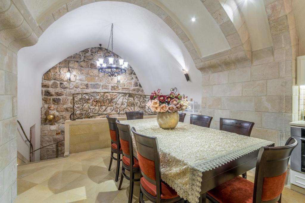 Western Wall Luxury House - Avraham เยรูซาเลม ภายนอก รูปภาพ